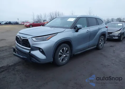 2021 Toyota Highlander Xle z USA, uszkodzony, nr VIN 5TDHZRBH1MS088723